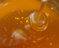 800px-Honey_for_baking_with
